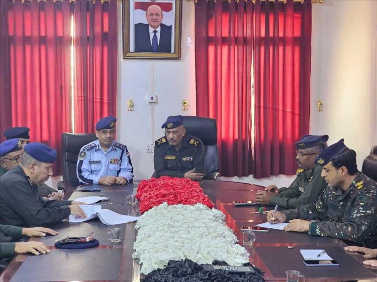 عقد الاجتماع الأسبوعي  بديوان الوزارة بسيئون