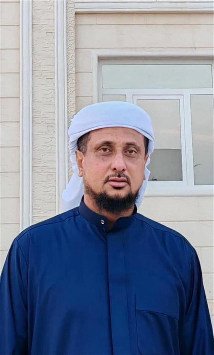 الشيخ عبدالعزيز العقربي يهنئ المهندس حسين العقربي بتكليفه رئيسًا لصندوق صيانة الطرق بعدن