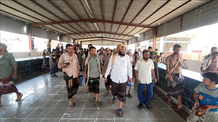 لحج.. أبناء طور الباحة يثمنون جهود مدير عام المديرية لافتتاح سوق الأسماك والدواجن المركزي وقيادته الحكيمة والمخلصة