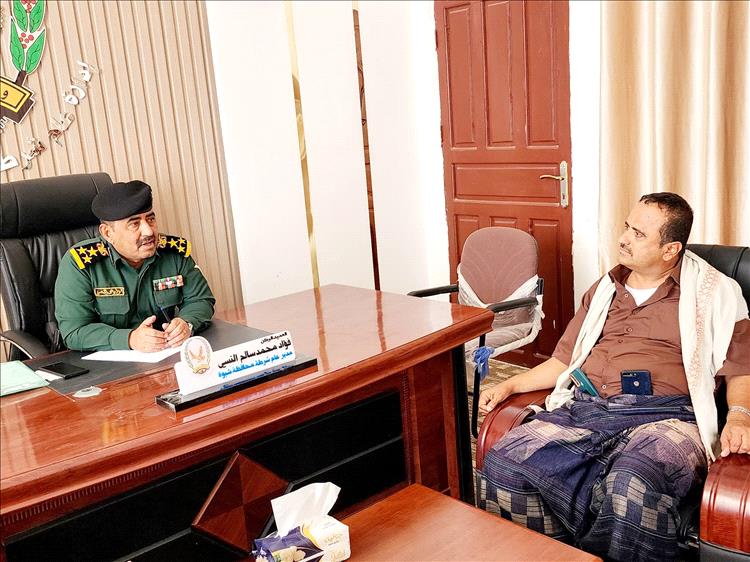 مدير عام شرطة شبوة يناقش مع قائد خفر السواحل سير العمل لتعزيز جهود الحماية البحرية