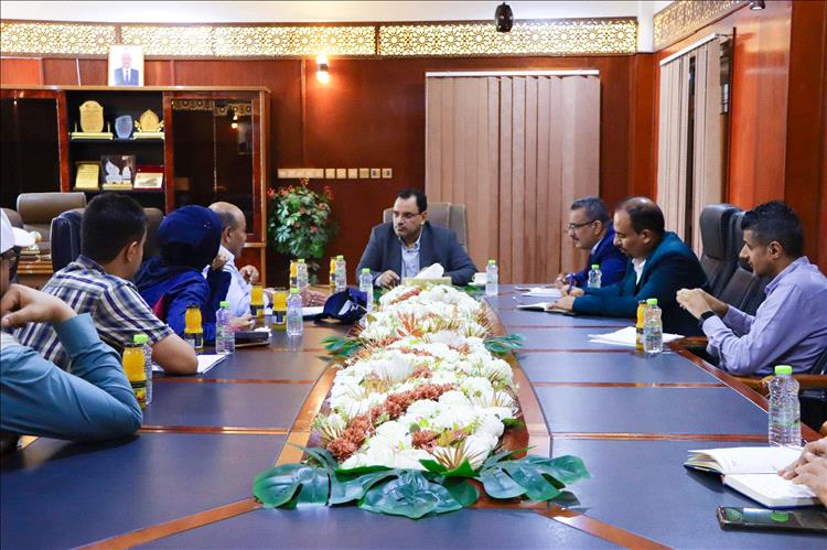 الوزير السقطري يؤكد التعاون مع مشروع الأشغال لتحسين البنية الزراعية والسمكية