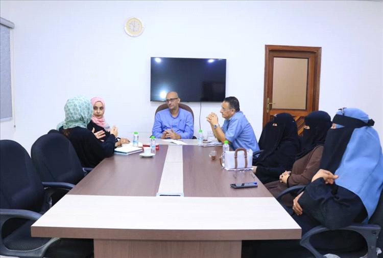 مدير عام مؤسسة المياه بعدن يلتقي مدير مشروع المياه في الصليب الأحمر