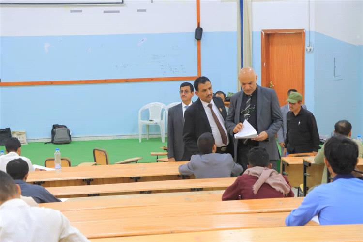 جامعة إقليم سبأ تُجري امتحانات مفاضلة لـ761 متقدماً في كلية تكنولوجيا المعلومات للتنافس على 200 مقعد