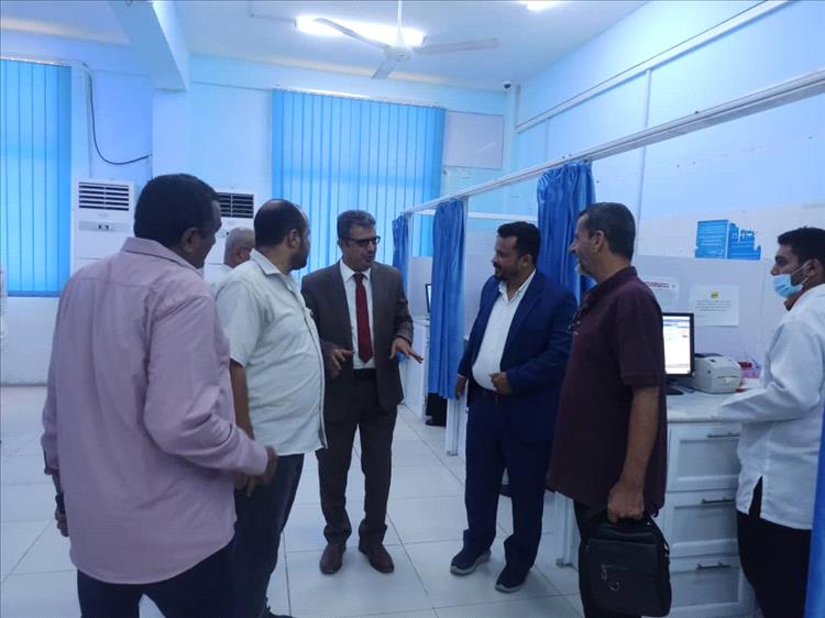 المدير العام التنفيذي لهيئة المواصفات يزور المركز الوطني لمختبرات الصحة العامة بعدن