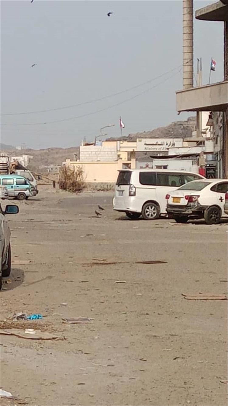 سكان حي الشابات في خور مكسر يشكون انقطاع الكهرباء منذ يوم كامل