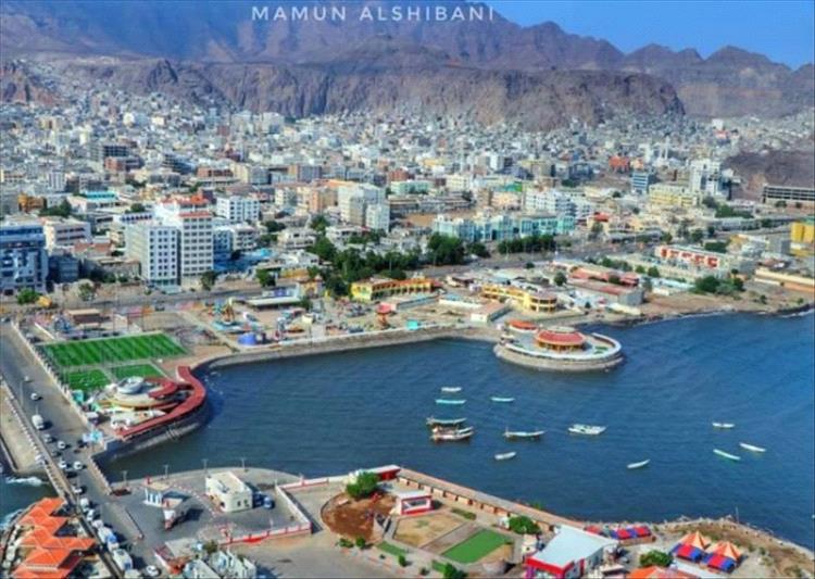 ناشط عدني: عدن تحتاج إلى من ينتشل وضعها لا من يتاجر باسمها