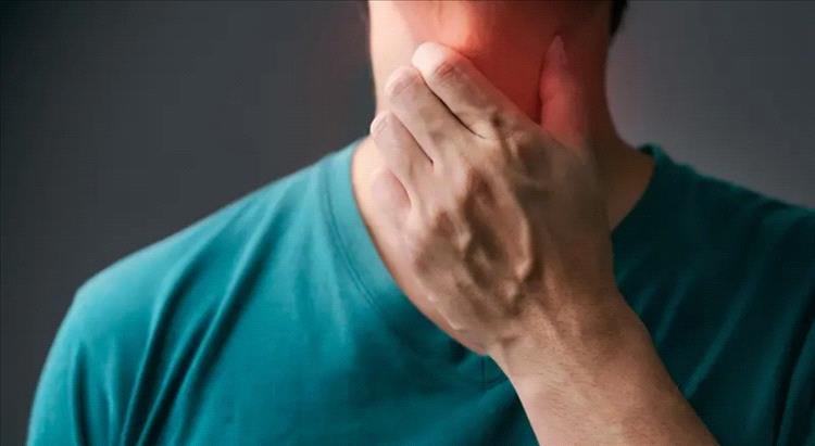 "كيف تواجه التهاب الحلق في الصيف؟ مأكولات ووصفات طبيعية للتعافي السريع"