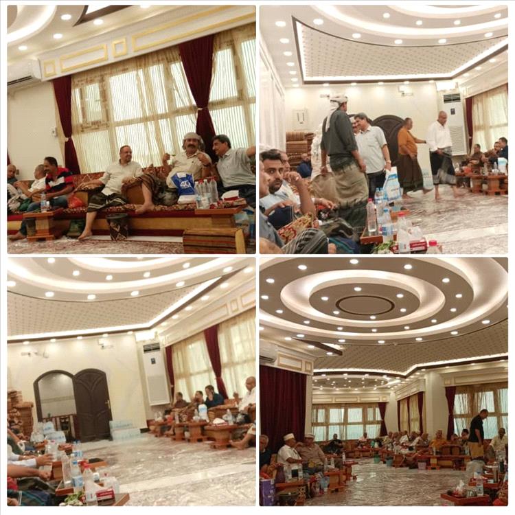 قيادات رسمية وشعبية تقدم واجب العزاء لاسرة الفقيد الحاج امين عبدالله هادي بالعاصمة عدن