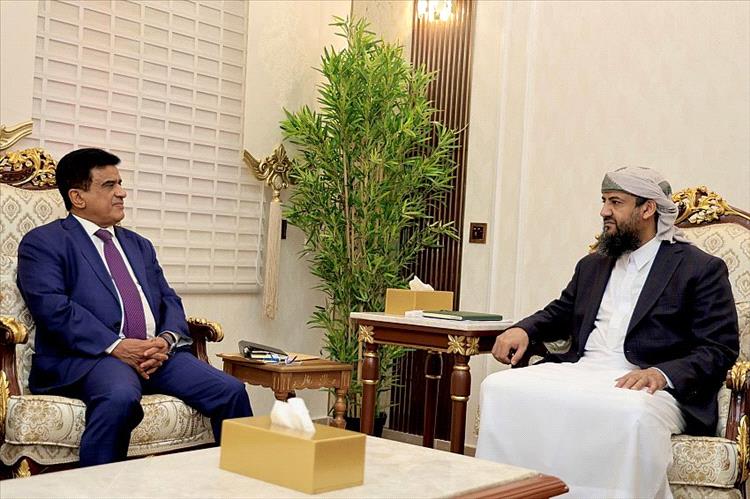 عضو مجلس القيادة المحرمي يطلع على خطط وزارة النفط وتطوير أنظمة توزيع المشتقات النفطية