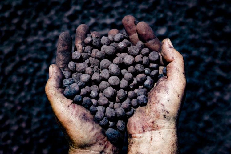 "فالي" تفاجئ الأسواق بإنتاج قياسي لخام الحديد في الربع الثاني من 2025