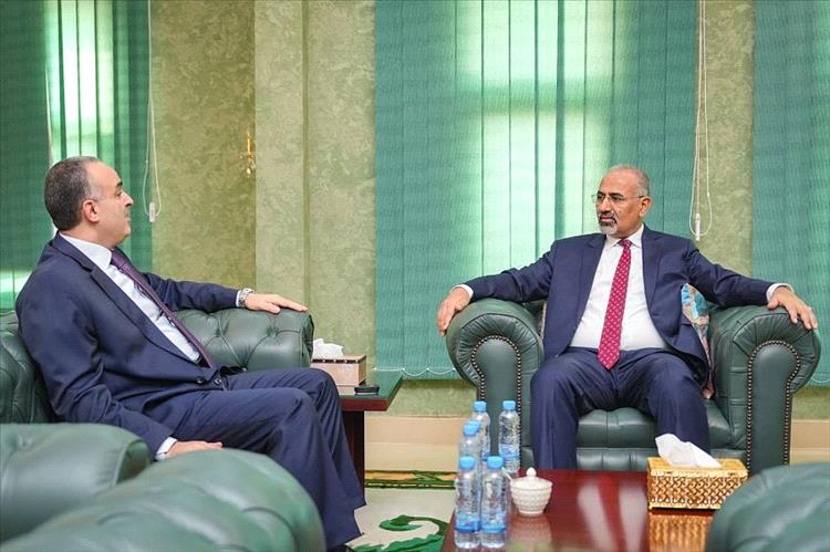 الزُبيدي يشدد على ضبط العملية الإيرادية وتوريد الموارد إلى البنك المركزي