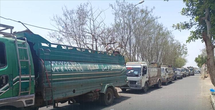 الحوثيون يمنعون نقل المياه إلى مدينة تعز بدءًا من الغد