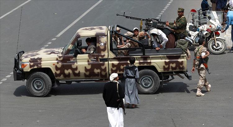 وزير بالشرعية: الحوثيون يجنون نصف مليار دولار سنويًا من الاتصالات ويحولونها لشراء السلاح