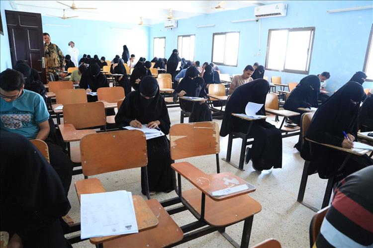 جامعة المهرة تدشن امتحانات قبول طب الأسنان وتقنية المعلومات 2025–2026م