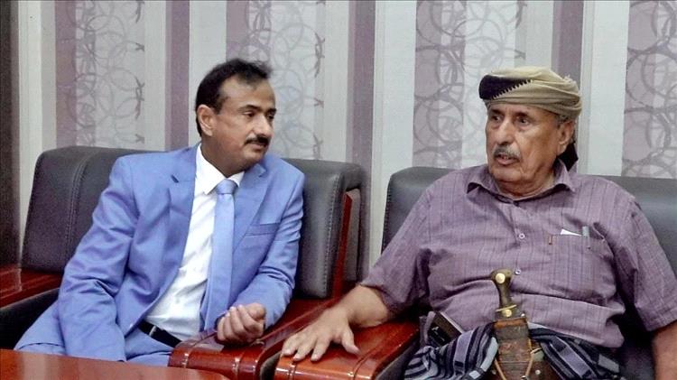 محافظ شبوة يشيد بالموقف المجتمعي الموحد في مواجهة جرائم الحرابة وقطع الطريق