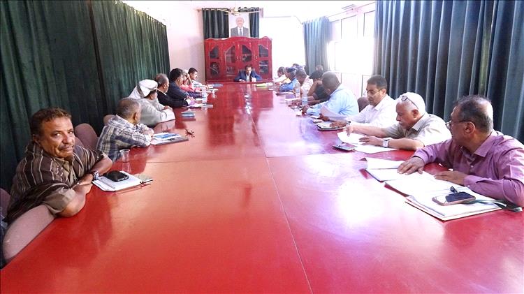 محافظ أبين يترأس اجتماعا لمدراء المرافق الايرادية