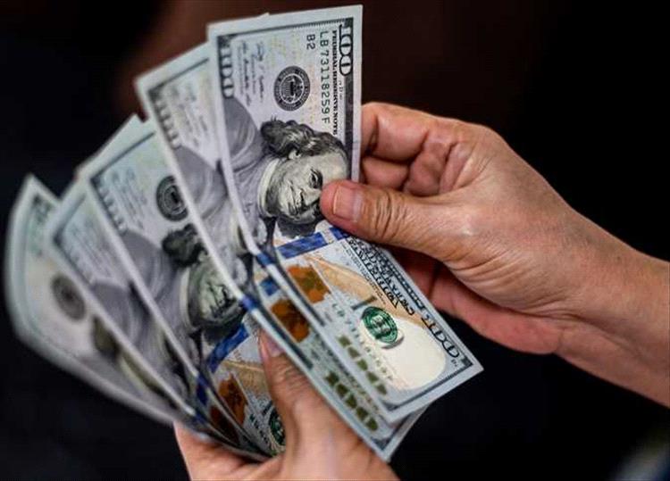 الدولار يواصل الصعود في عدن وحضرموت وسط تدهور الريال اليمني