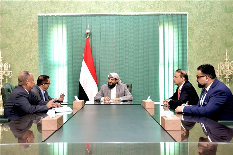 المحرّمي يطلع على أوضاع الخطوط الجوية اليمنية ويشدد على ضرورة النهوض بقطاع الطيران