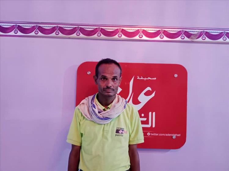 متعاقد مع مكتب الصناعة والتجارة في الشيخ عثمان يشكو إيقافه عن العمل وقطع مرتبه