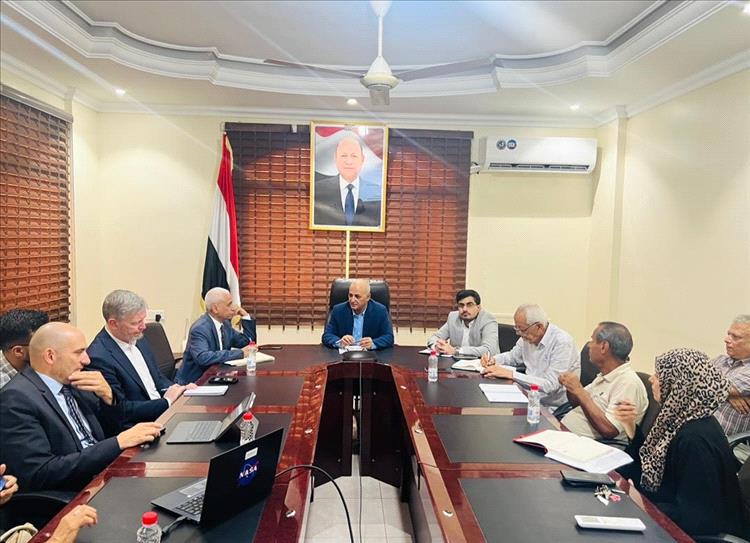 اليمن تبحث مع البنك الدولي مشاريع إنقاذ لقطاع المياه وتحلية تعز أولوية