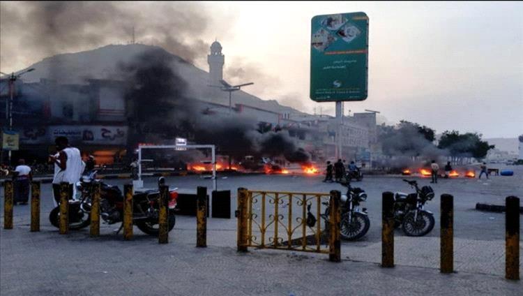 المكلا تشتعل غضبًا بسبب انقطاع الكهرباء.. واتهامات لأطراف قبلية بعرقلة الوقود