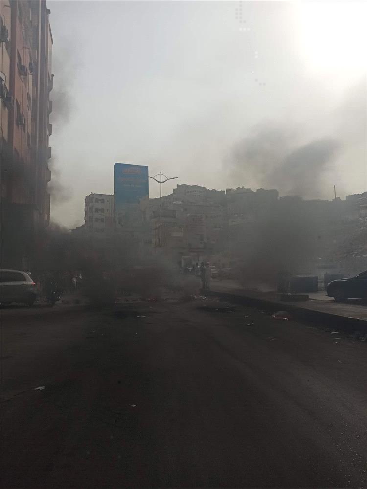 عاجل : تواصل الاضطرابات في المكلا.. آلاف المحتجين يجوبون الشوارع احتجاجًا على تدهور الخدمات وغياب المعالجات