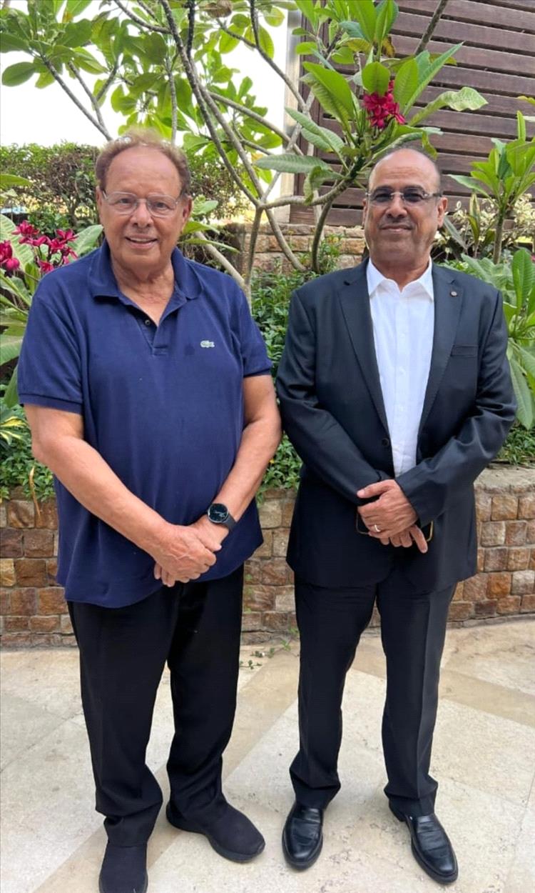 الرئيس علي ناصر محمد يلتقي الوزير السابق أحمد الميسري في القاهرة ويؤكد على الحوار الشامل لإنهاء الحرب
