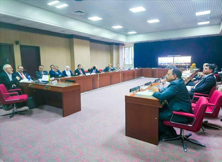 الوزير السقطري يدعو الى دعم الحكومة اليمنية لمجابهة التغيرات المناخية