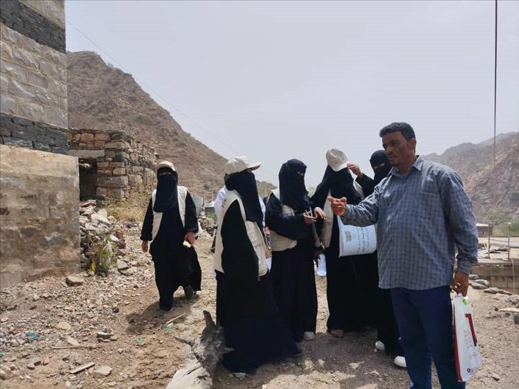 وفد صحي من الوزارة ومكتب أبين يُشرف على سير حملة التحصين لتعزيز صحة الأم والوليد بيافع سرار