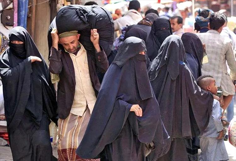 حظر حوثي على امتلاك النساء للجوالات الذكية