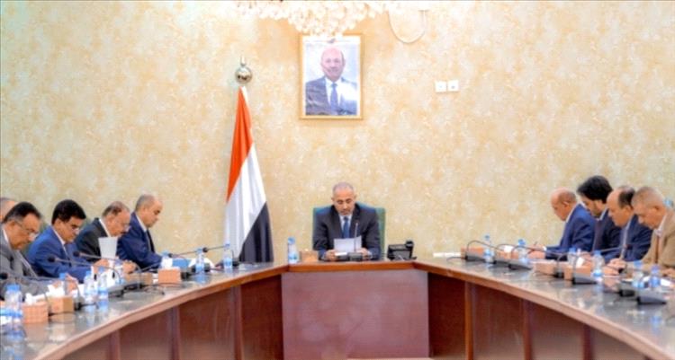 الزُبيدي يرأس اجتماعًا لبحث إعادة تشغيل مصافي عدن وتخفيف الاعتماد على استيراد الوقود