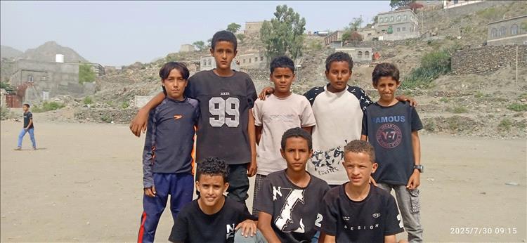 فريق دورة اللغة الإنجليزية يتغلب على فريق دورة التقوية لليتامى بنتيجة 4 - 3 في رصد بيافع