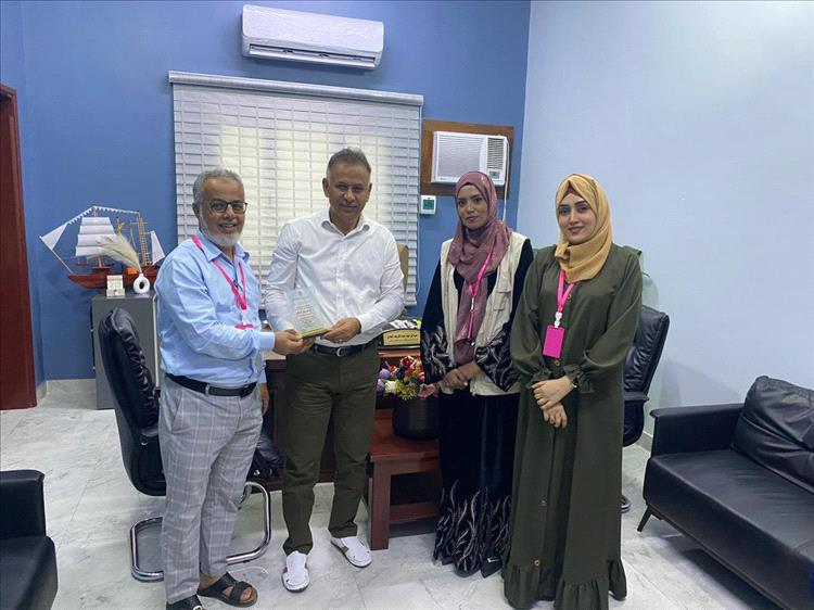 المؤسسة الوطنية لمكافحة السرطان بعدن تكرم مأمور مديرية المعلا تقديرًا لجهوده في دعم مرضى السرطان
