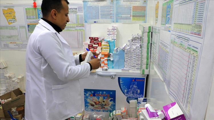 إغلاق مطار صنعاء يدفع اليمن إلى أزمة دواء قاتلة