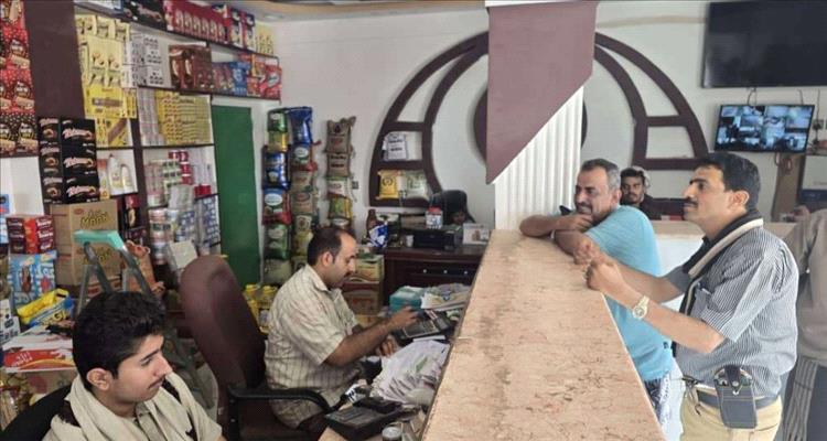 انخفاض ملحوظ في أسعار السلع الأساسية بعتق.. دعوات لتعميم المبادرة على بقية المديريات