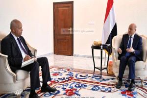 الرئيس العليمي: الحوثيون أداة إيرانية لزعزعة الأمن والاستقرار بممرات المياه الدولية (حوار)