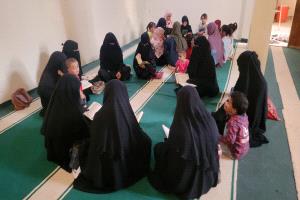 في أبين.. مصلى للنساء ومدرسة لتحفيظ القرآن الكريم بحاجة لمنظومة طاقة شمسية وأشياء أخرى ..!!