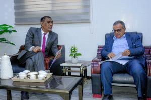 رئيس جامعة عدن يزور كلية اللغات ويشيد بدورها الأكاديمي وتوجهاتها التطويرية