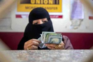 انهيار متسارع للريال اليمني أمام العملات الأجنبية