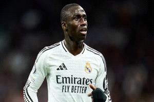ميندي يحدد مستقبله مع ريال مدريد