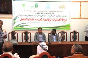 الوكيل العامري يفتتح دورة العمليات الزراعية لخدمة أشجار النخيل