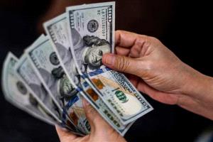الدولار يواصل الصعود في عدن وحضرموت وسط تدهور الريال اليمني