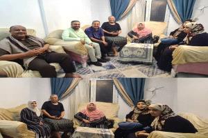 وفد من أبناء اليمن يطمئن على صحة وكيل محافظة أبين في قاهرة المعز