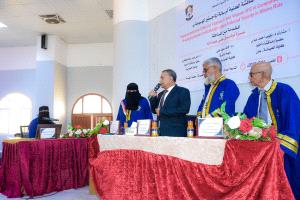 جامعة عدن تحتفي بمناقشة أولى رسائل الماجستير في كلية الصيدلة