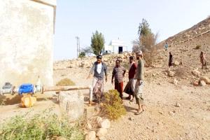 فريق فني من المؤسسة العامة للمياه ينفذ نزولًا ميدانيًا لتقييم مشروع مياه ميفع