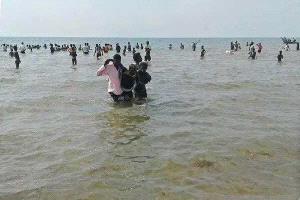 استمرار وصول المهاجرين غير الشرعيين إلى سواحل رضوم من الجنسية الأفريقية