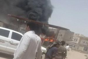 حريق يلتهم حافلة نقل ركاب في مأرب