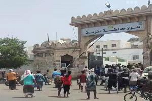عاجل : انتقالي حضرموت يحمّل المحافظ بن ماضي وبن حبريش مسؤولية الفوضى ويطالب بتحرك عاجل لإنقاذ المكلا