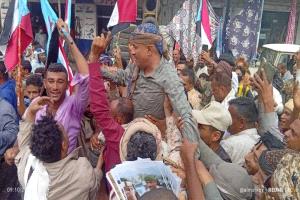 القيادي صلاح الشنفرة يعود إلى الواجهة بعد غياب بقيادته تظاهرات حاشدة في الضالع ضد تدهور الأوضاع