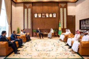 الزُبيدي يبحث مع أمين مجلس التعاون دعم الاستقرار والمؤسسات في اليمن